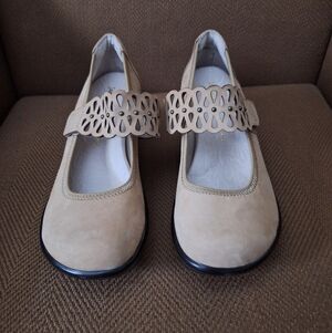 Jambu Jolene Beige Leather Women's Mary Jane Shoes Size 8M